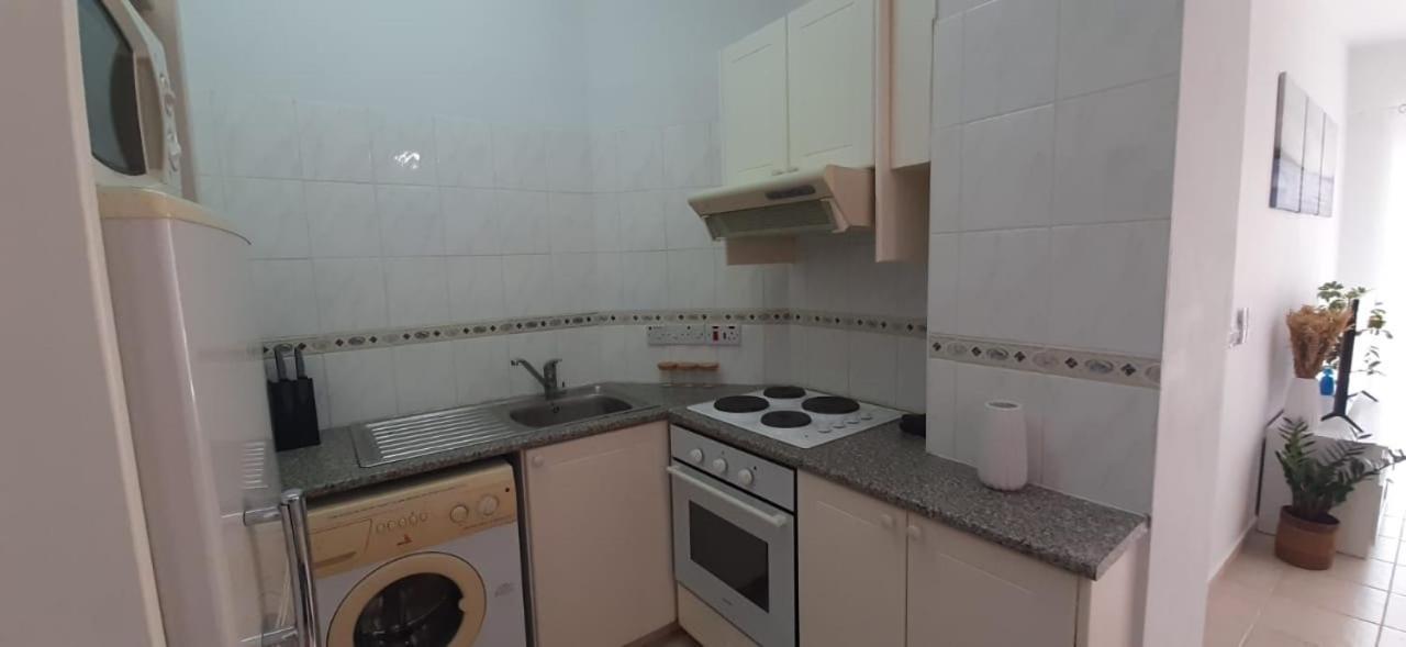 Limnaria Gardens - Superb Modern 1 Bed Apartment With Pool Views Paphos Exterior photo